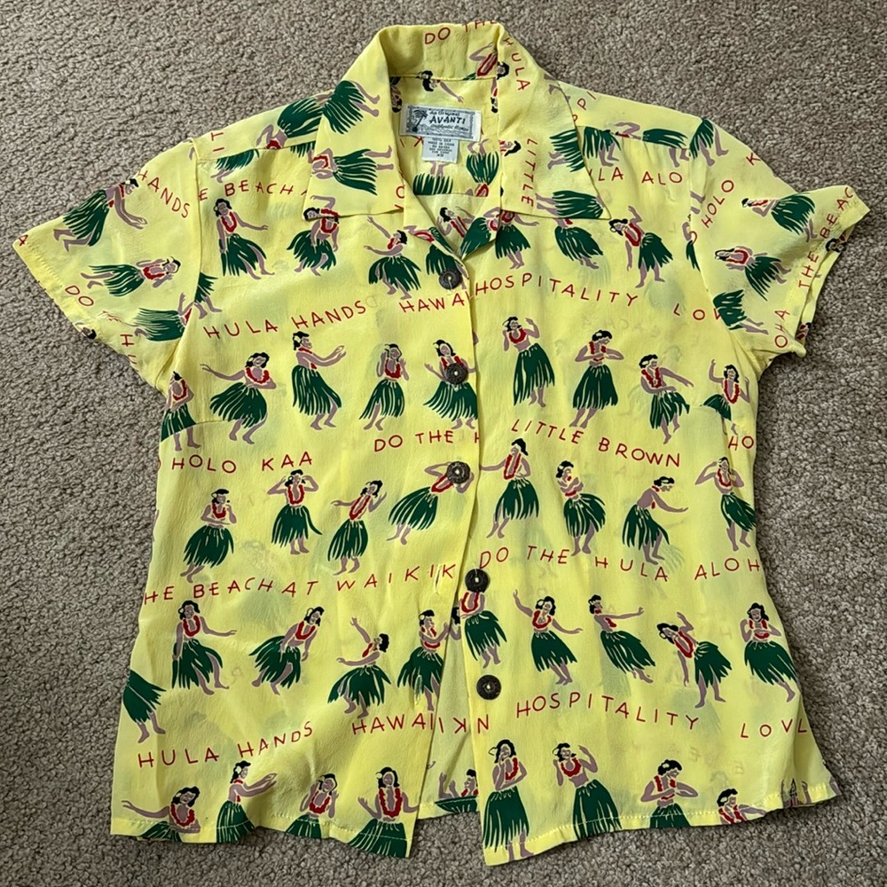 Avanti Hawaii hula shirt